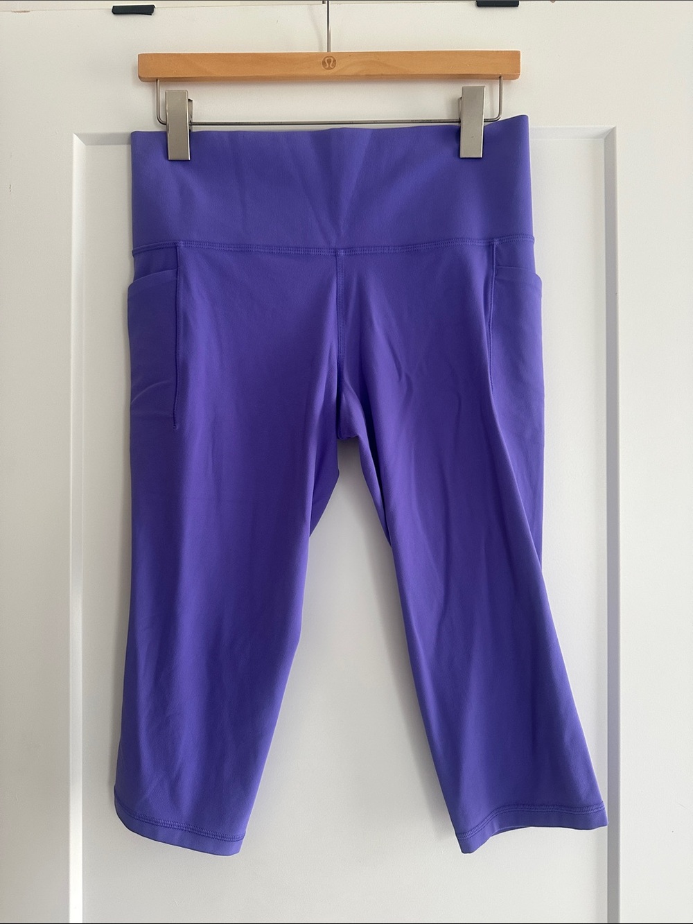 Athleta Salutation Stash Capri Size Large